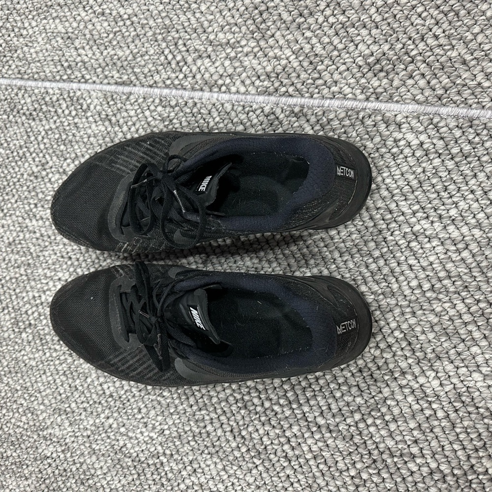 Nike Black Athletic Shoes Sleek Design